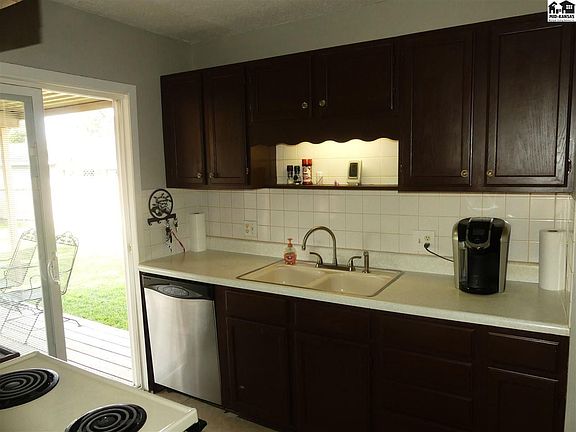 4th image of 627 W 14th Ave