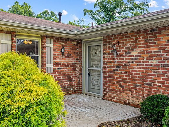 4th image of 741 Stuart Ln