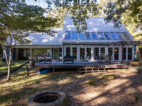 66 Northshore Dr, Jackson, TN 38305