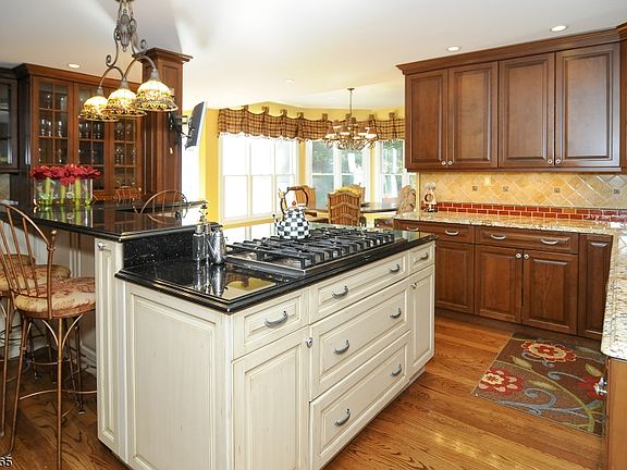 5th image of 844 Tequesta Dr
