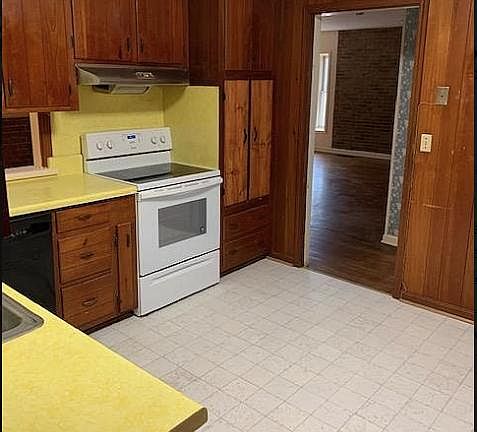 2nd image of 1273 38th Ave E
