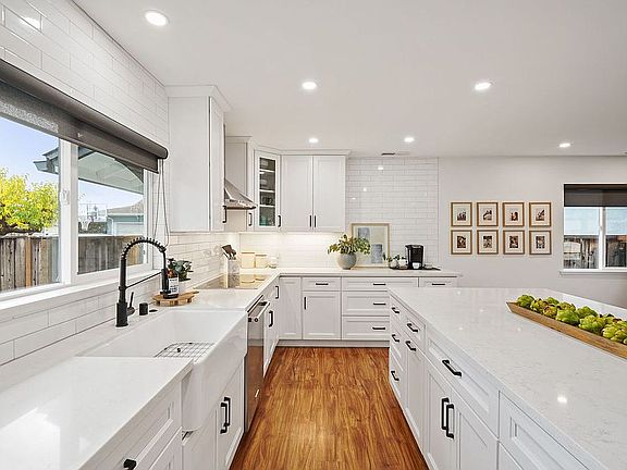 5th image of 3433 Calvin Ave