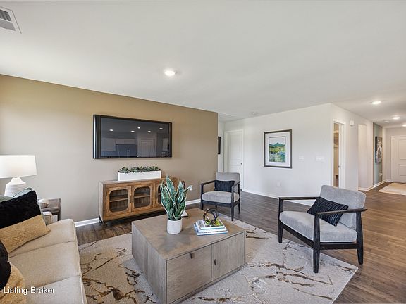 5th image of 101 Curren Ct