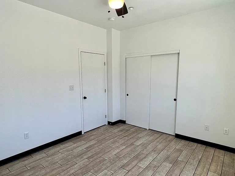 578 S 1st Ave — Photo 16