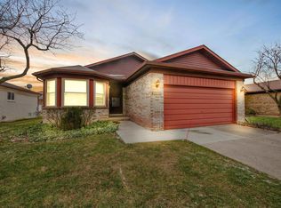 15177 Granada Plz, Warren, MI 48088