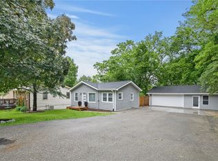 2233 E 34th St, Des Moines, IA 50317