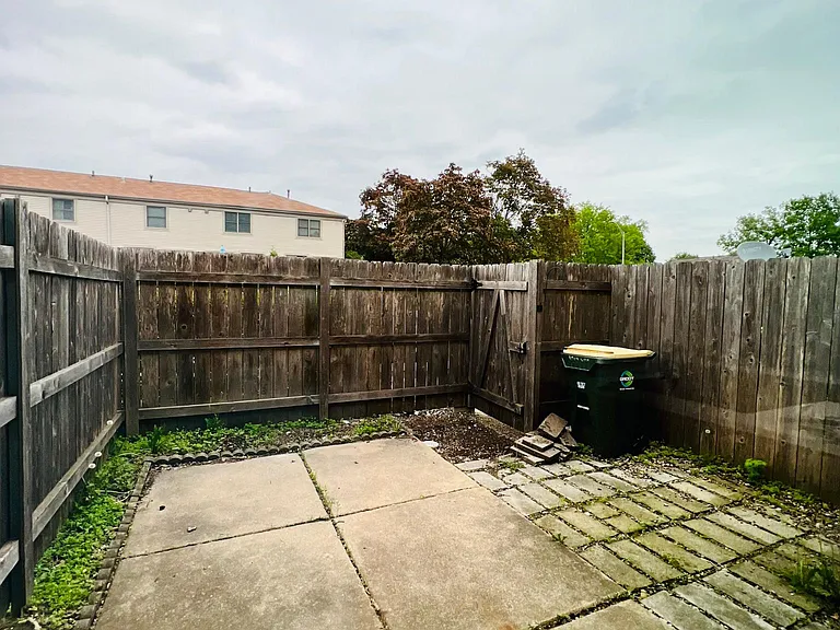 1704 Sussex Walk — Photo 6