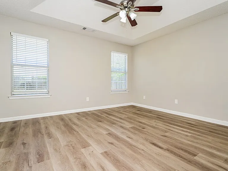608 Fieldcrest Dr — Photo 8