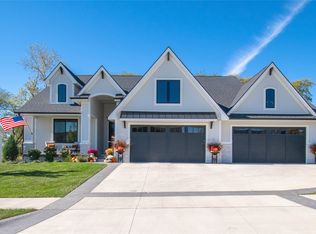 4010 NW 181st St, Clive, IA 50325