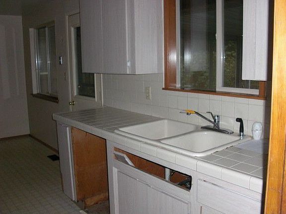 4th image of 6471 S Sheridan Ave