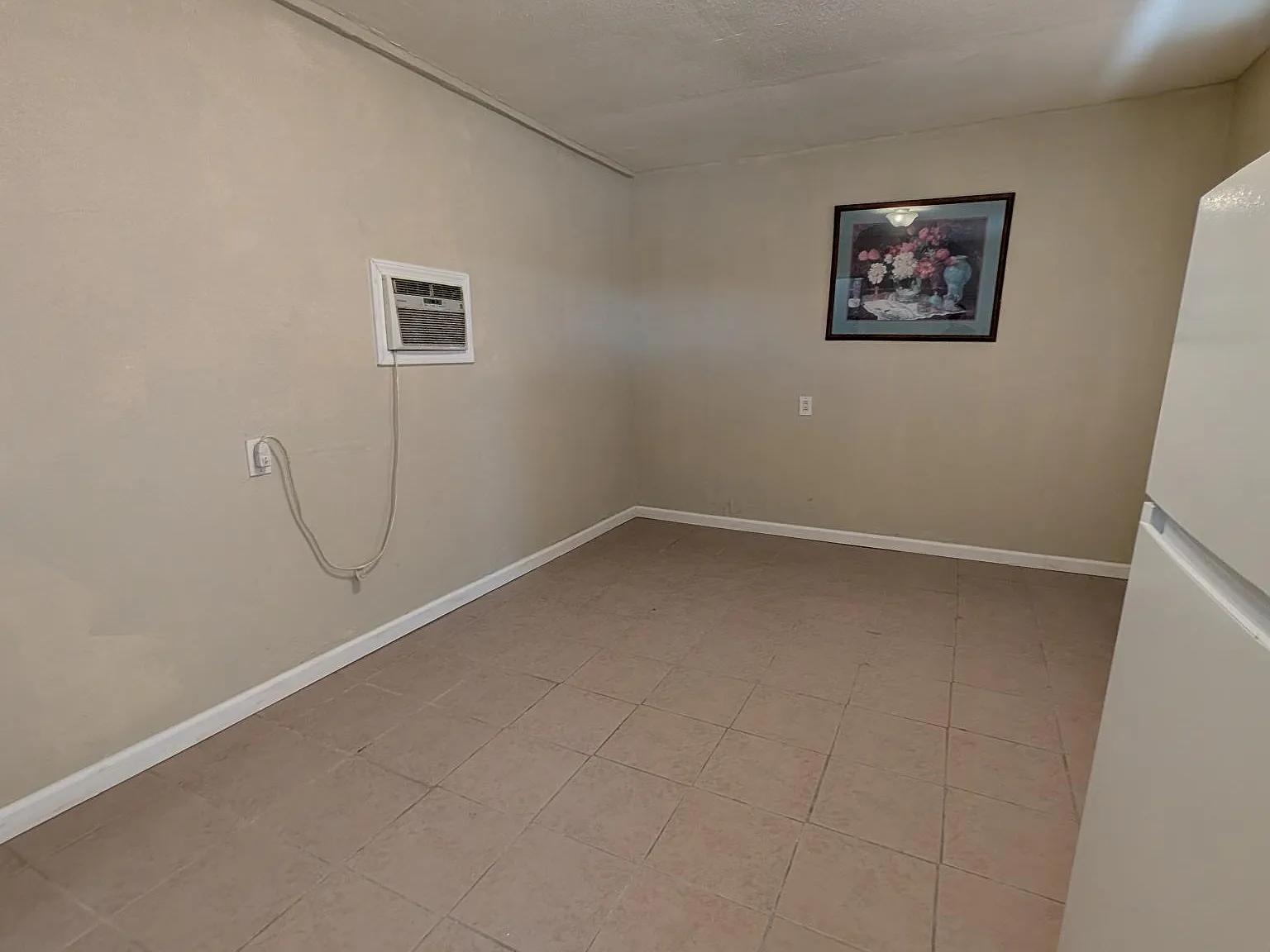 Studio, 180 sqft, $599 — Photo 2