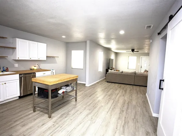 723 Plum St, Graham, TX 76450