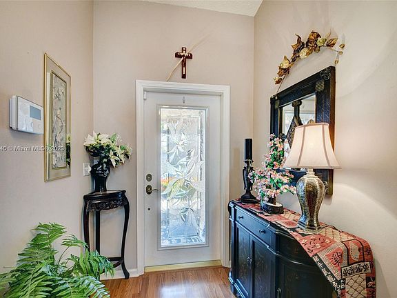 4th image of 3890 Dafilee Cir