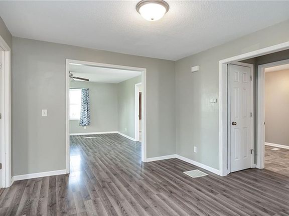 5th image of 204 N 2nd St