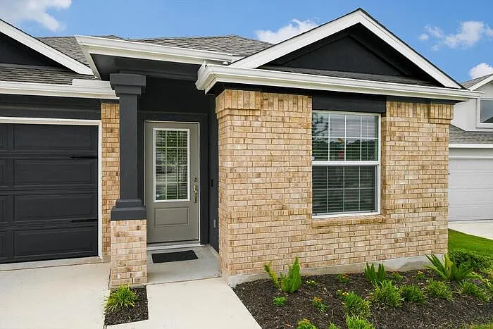 2108 Golden Grain Ln — Photo 2