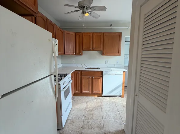 378 Thames St APT 3, Newport, RI 02840