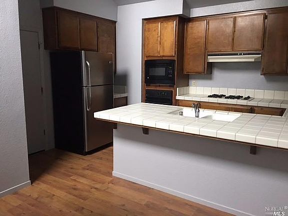 2nd image of 1319 Hawthorne Ct