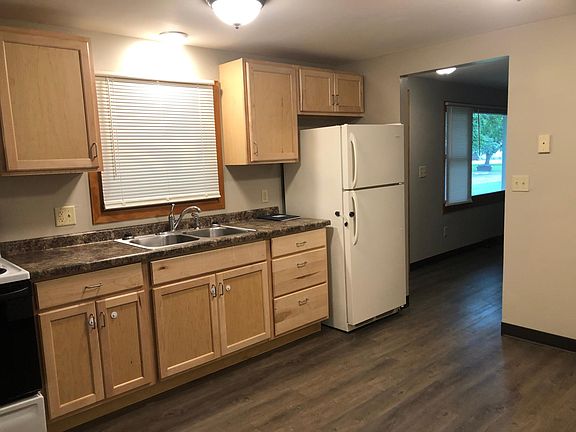 5th image of 603-605 Woodbine Ave