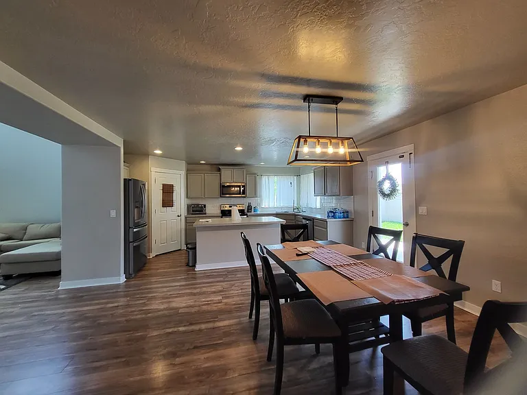 11913 Sanderling Ct — Photo 3