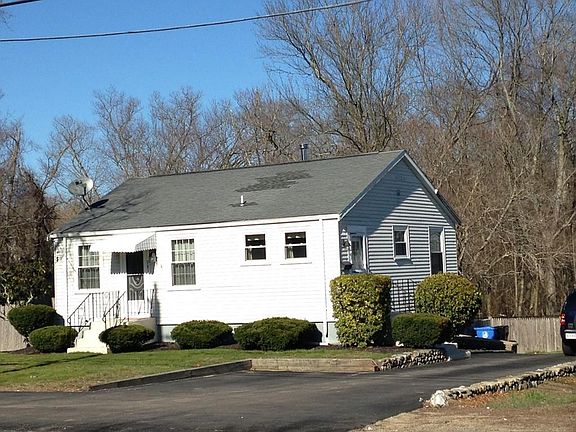 2nd image of 987 Bedford St