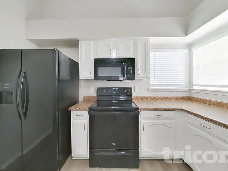 7811 Bluff Trail Dr — Photo 4
