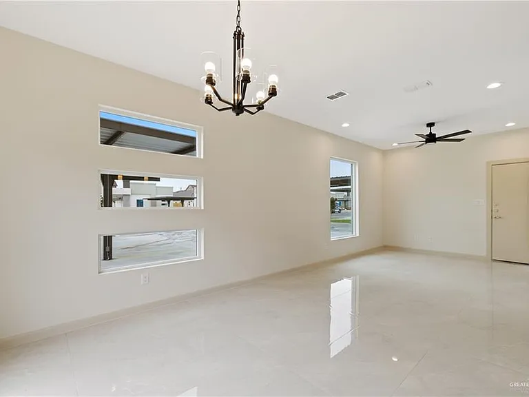 1804 W Violet Dr #3 — Photo 2