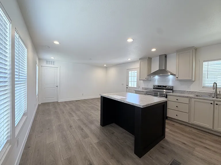 2060 N Center St #410 — Photo 3