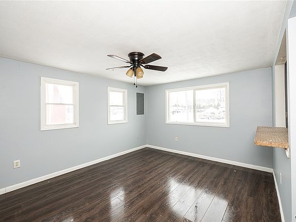 5th image of 14 Dewey Dr