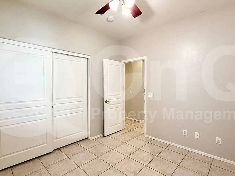 1674 E Aloe Pl — Photo 13