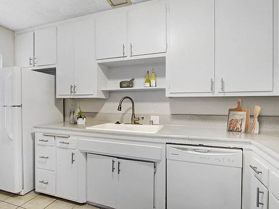 5th image of 4419 Fulton Ave #7