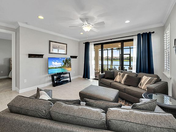 3rd image of 1467 Oceania Dr S