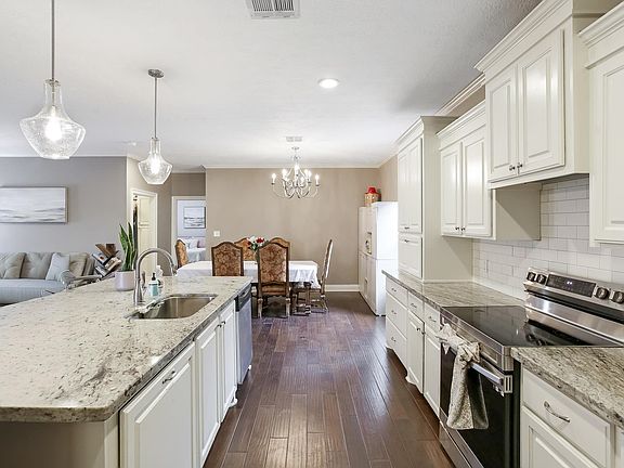3rd image of 2439 Augustine St