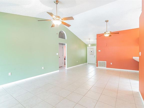 5th image of 2070 Sarah Louise Dr