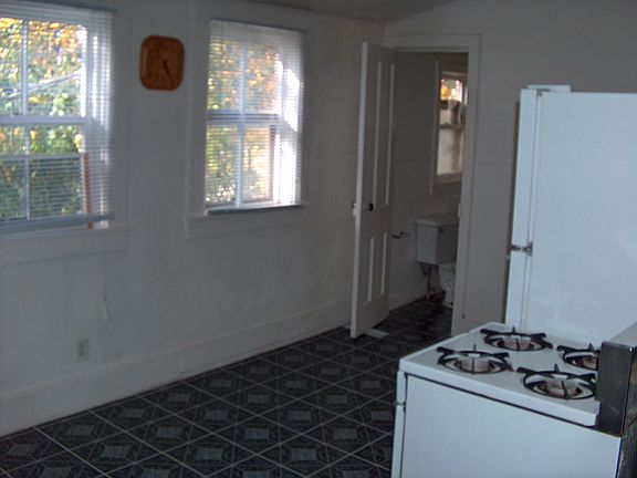 2nd image of 216 Tinkler St APT B
