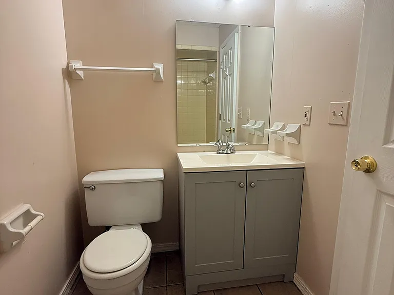 470 Crabapple Ct #D — Photo 7