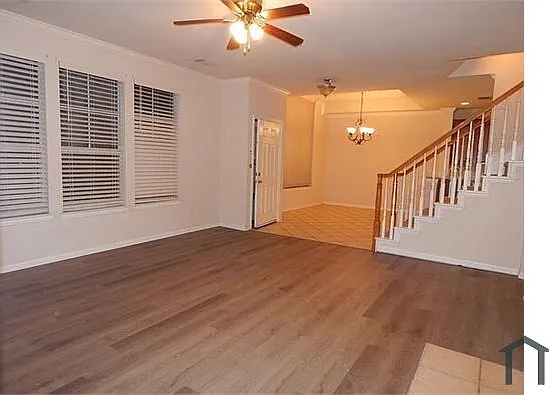 331 Regency Dr — Photo 2