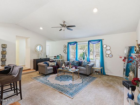 5th image of 109 Bells Court