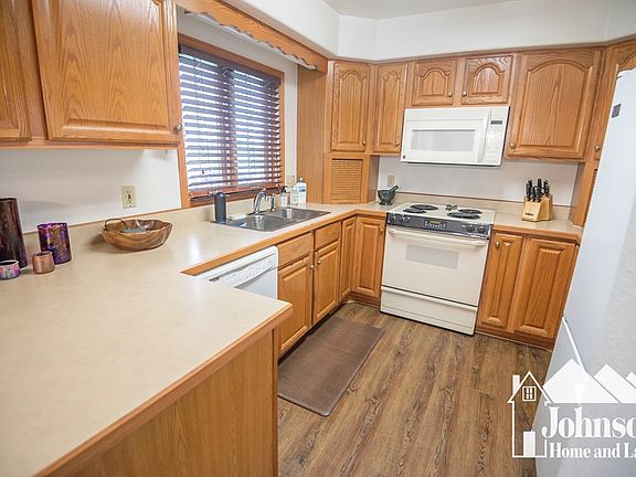 4th image of 555 Kattenhorn Dr #14