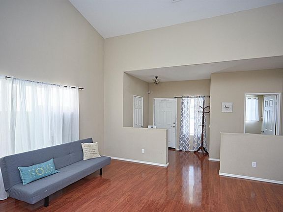 4th image of 13686 Menlo Way