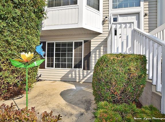 2nd image of 1205 Fox Hill Ln #3