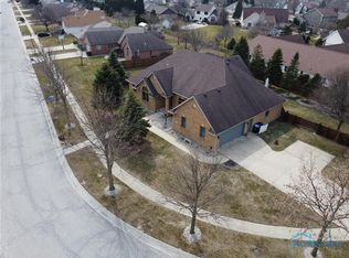 908 Mallard Dr, Oregon, OH 43616