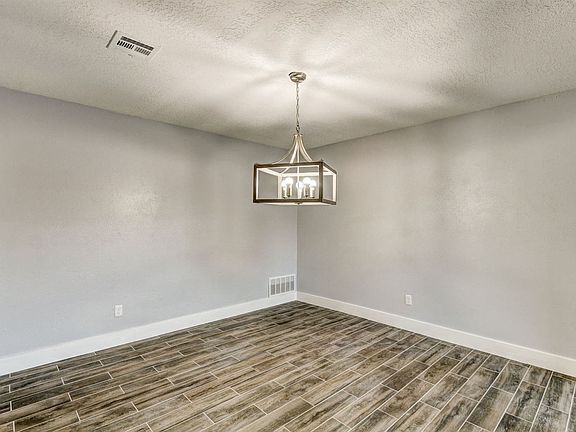 4th image of 2622 NE Lake Ave