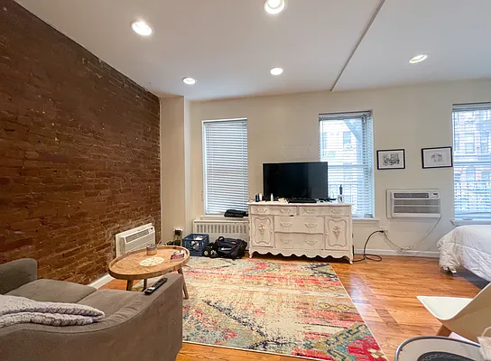 Rented by Kahen Properties | media 5