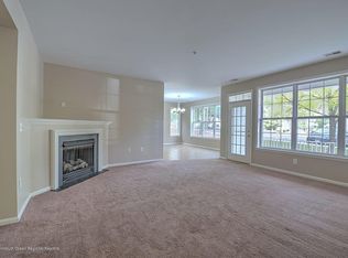 363 Saint Andrews Pl, Englishtown, NJ 07726