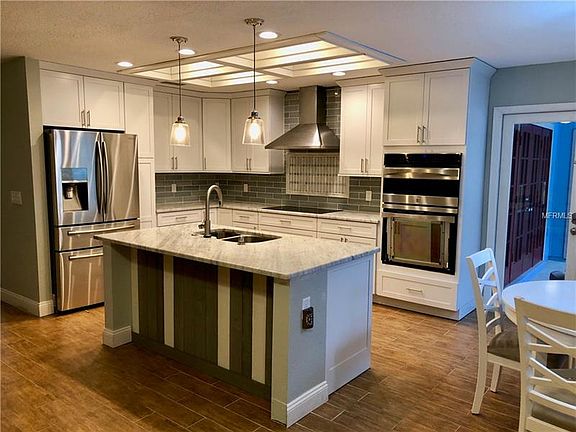 4th image of 15812 Hampton Village Dr