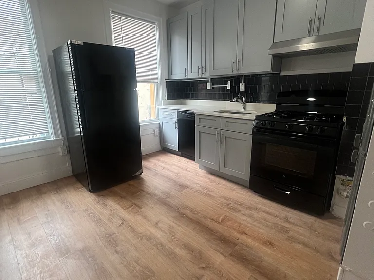 339 Grove St #4 — Photo 2