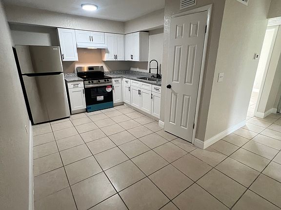 5th image of 9411 Goldenrod Rd
