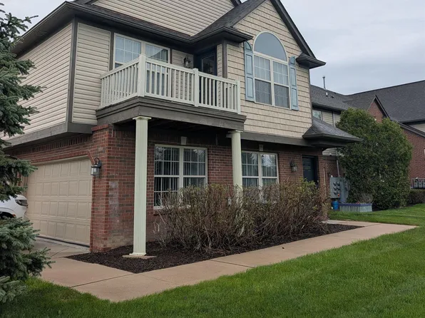 32974 Redstone Dr, Chesterfield, MI 48047