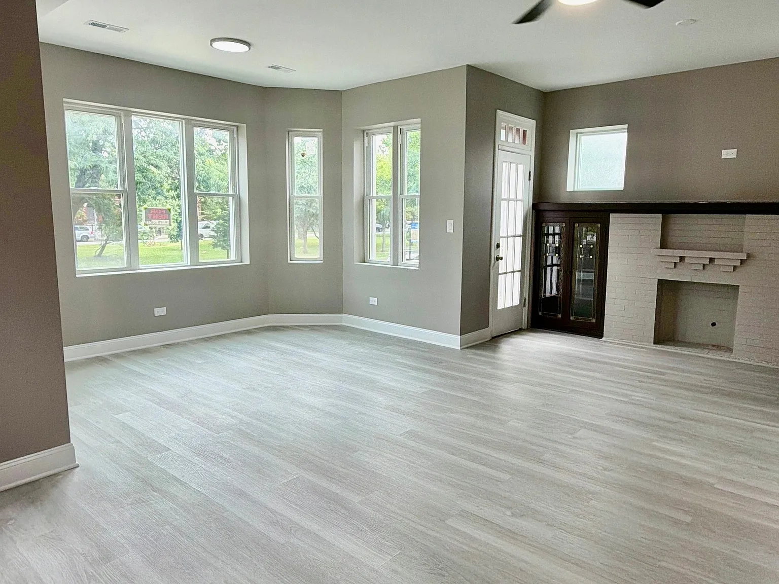 3 bed, 1100 sqft, $1,985 — Photo 4