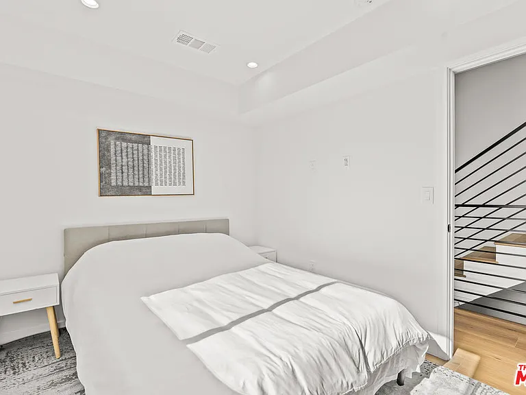 236 S Carondelet St — Photo 17